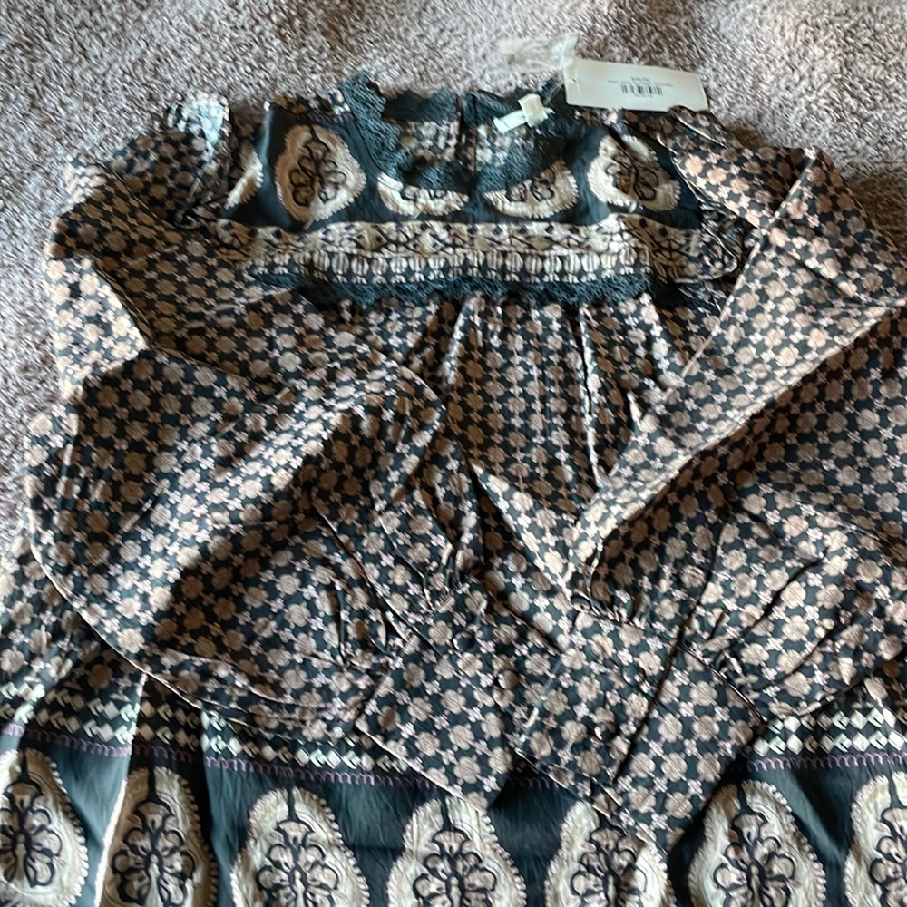 NWT Long sleeve printed top